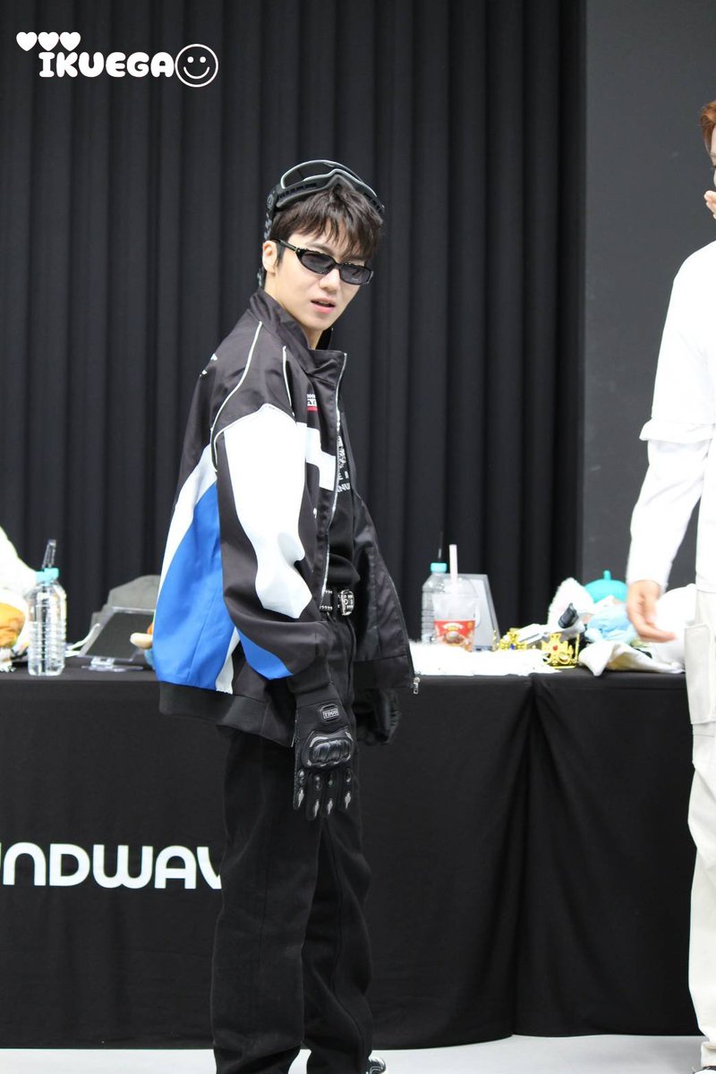 sunset0114boy's tweet photo. W眼鏡🕶️🕶️
#PENTAGON #펜타곤 #JINHO https://t.co/knLabfktsO
