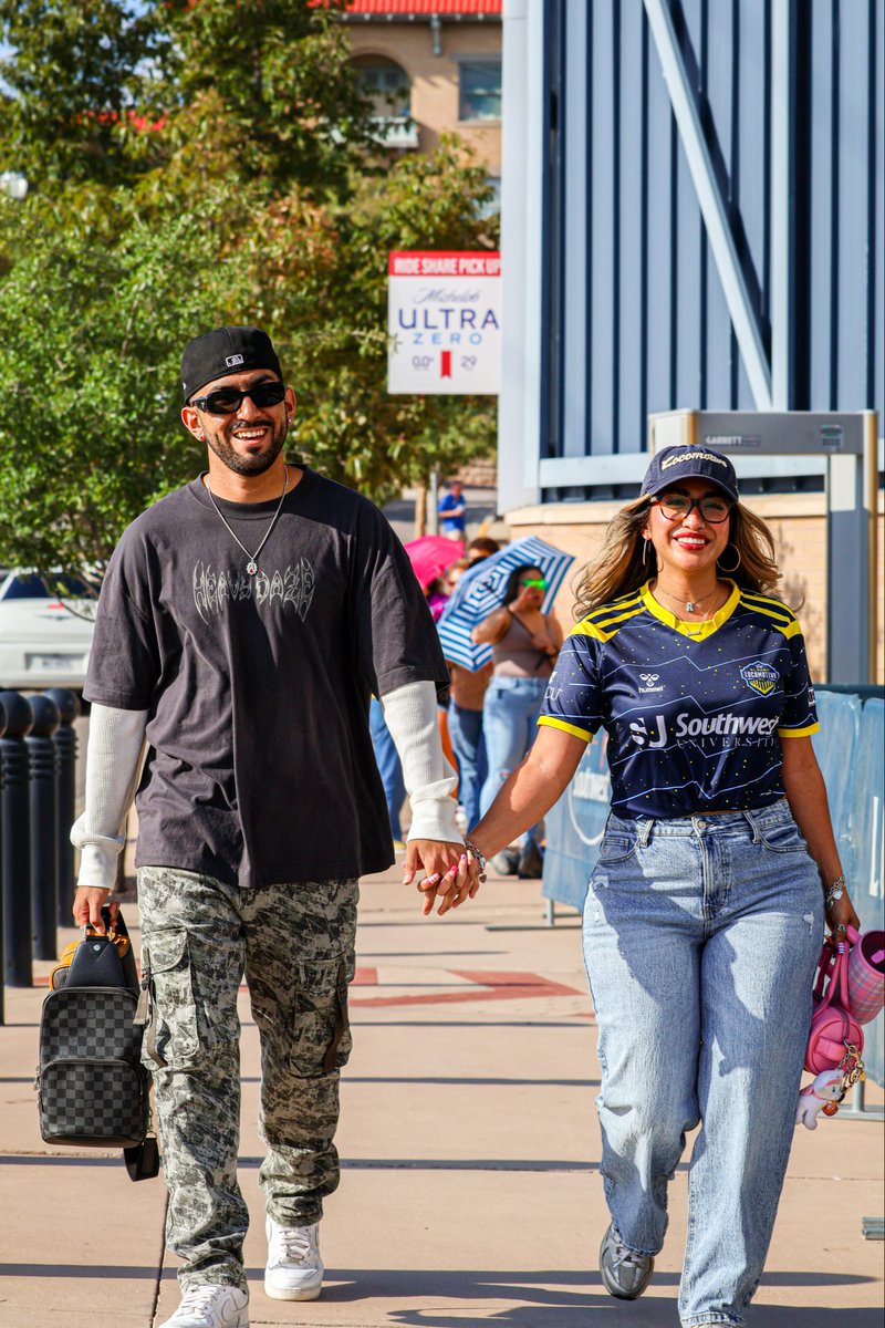 eplocomotivefc's tweet photo. The boys have arrived. 👀

#LaEntrada | @casaautogroup https://t.co/oDnuUk72af