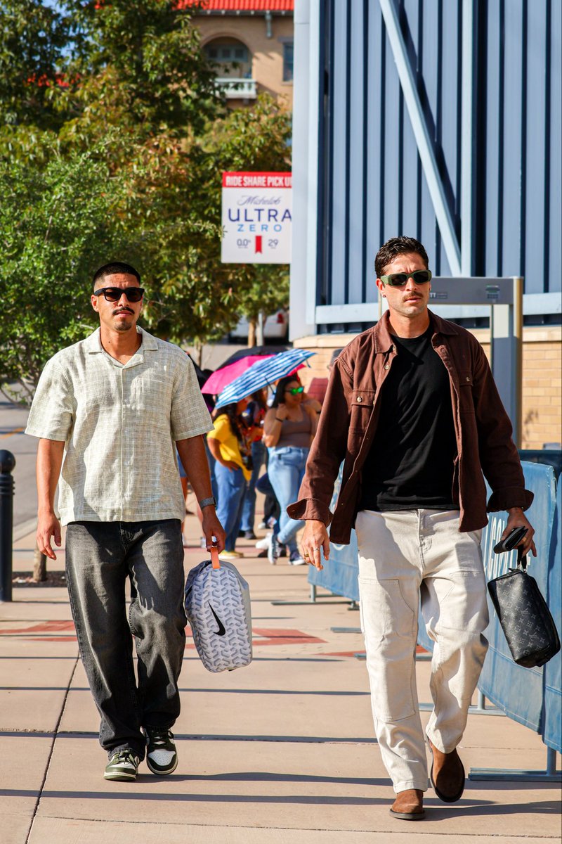 eplocomotivefc's tweet photo. The boys have arrived. 👀

#LaEntrada | @casaautogroup https://t.co/oDnuUk72af