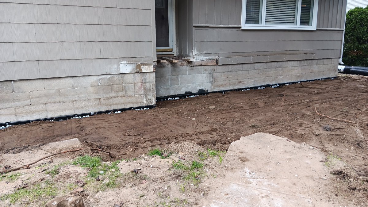huglunapls's tweet photo. Week 1 of new job done!! #landscaping 
#excavation #outside https://t.co/bt7M5BzSsL