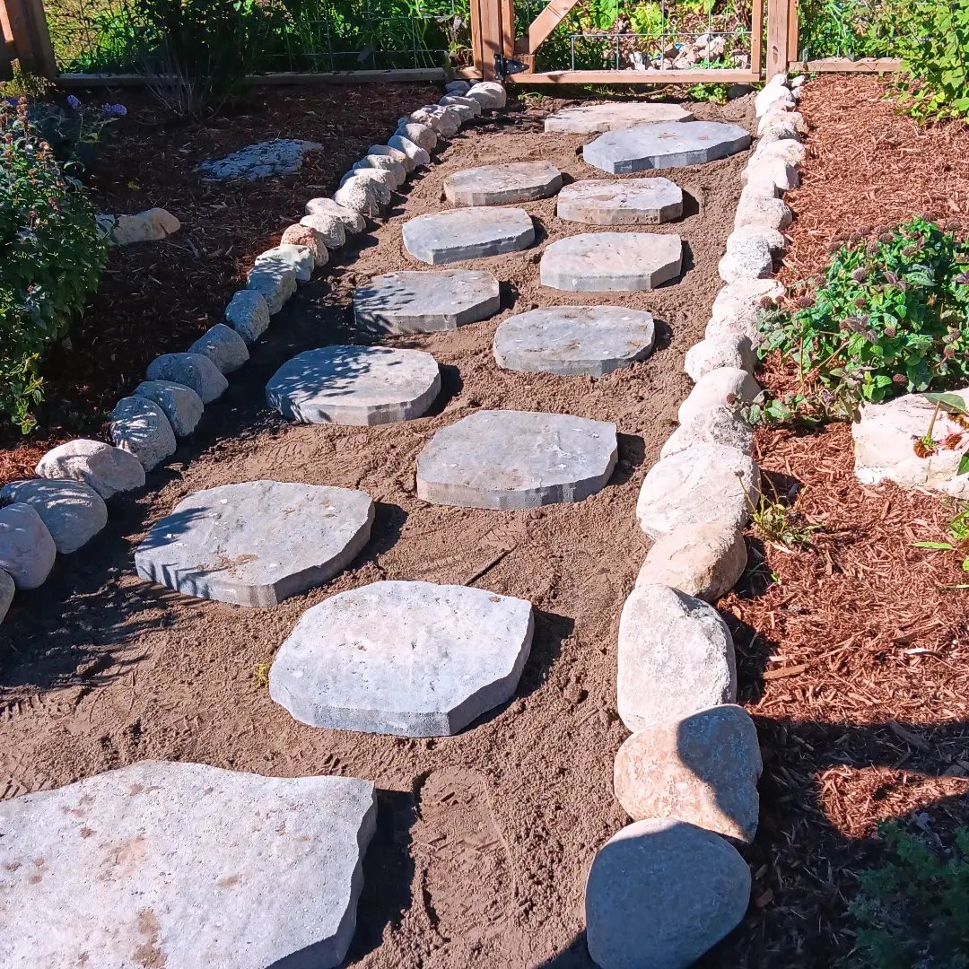 huglunapls's tweet photo. Week 1 of new job done!! #landscaping 
#excavation #outside https://t.co/bt7M5BzSsL