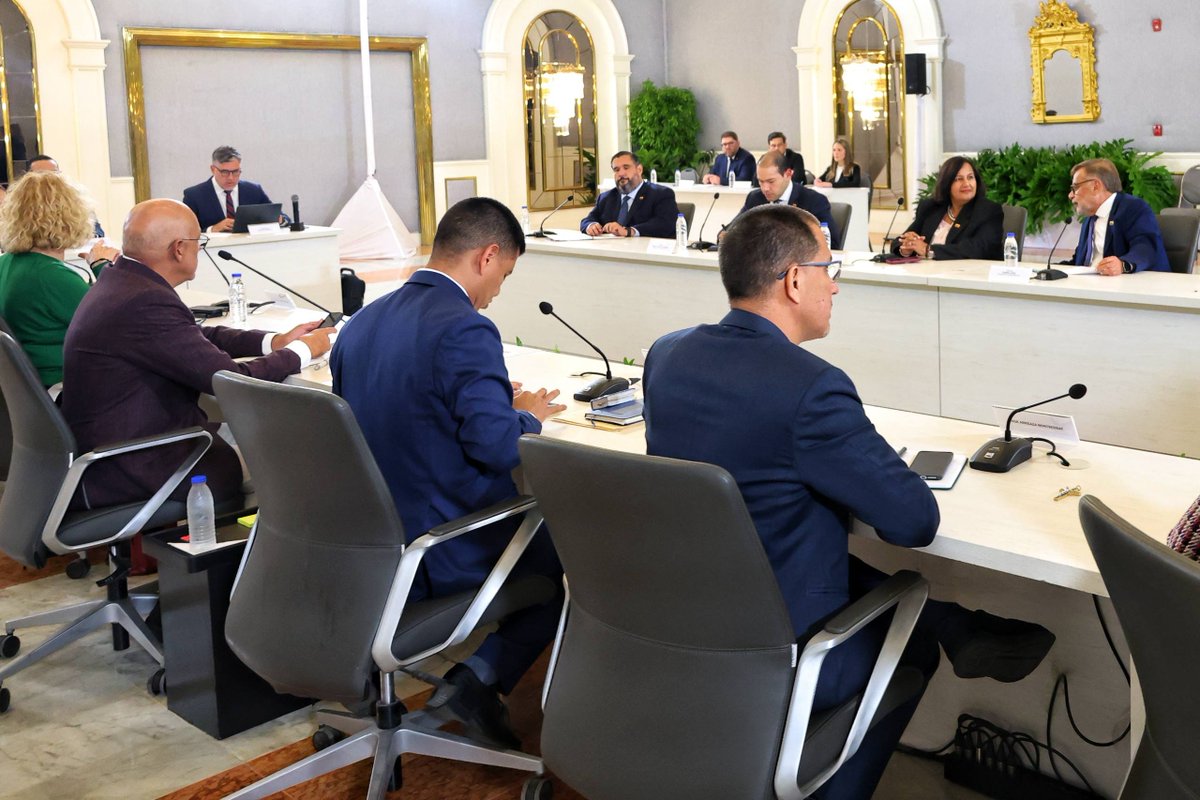 Asamblea_Ven's tweet photo. #EnFoto || Así se desarrolla la última plenaria del segundo ciclo de conversaciones entre la Delegación del Gobierno Nacional y exdiputados de la Asamblea 2015 https://t.co/uiq9IBs9WW