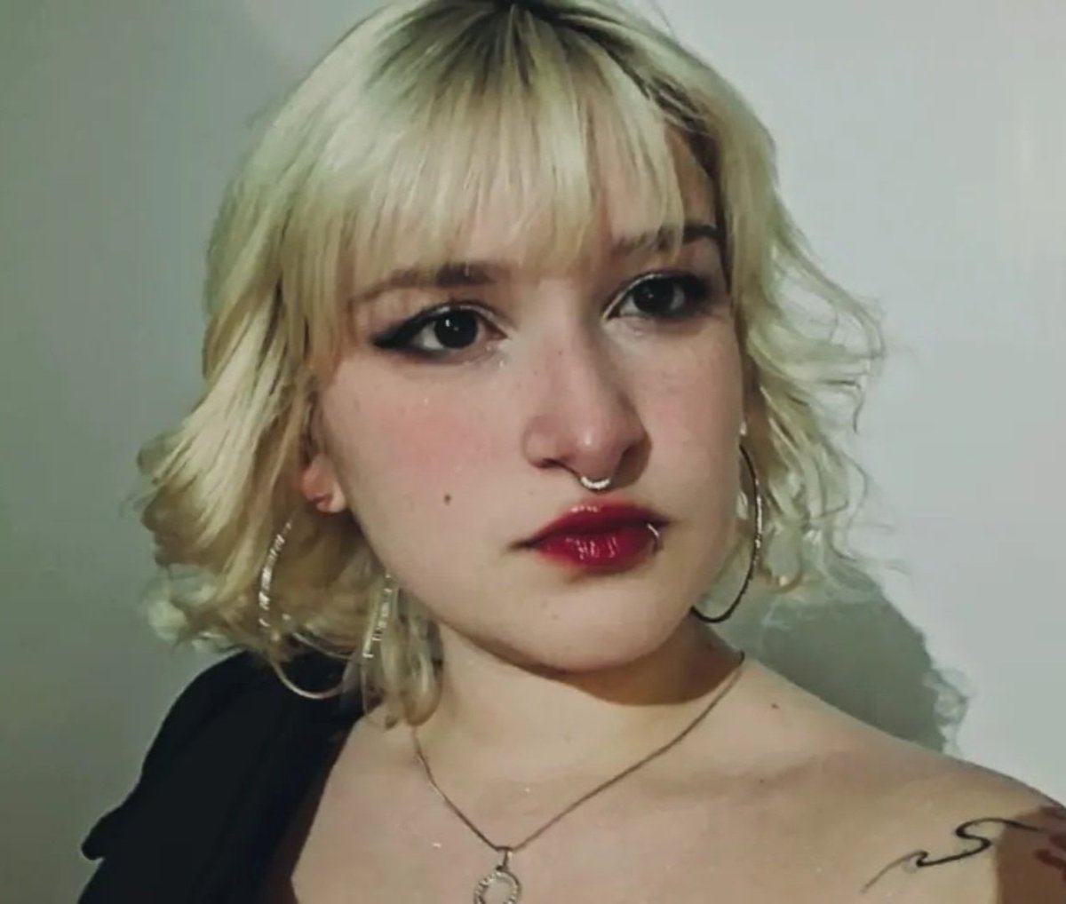 MeGodgod's tweet photo. Kira                        |                 O fav dela https://t.co/OKqGowZtv1