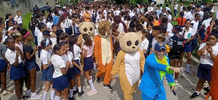 GobiernoDePlaya's tweet photo. ¡Estamos de fiesta! Mi municipio celebra con orgullo la 45ª edición de la Semana de la Cultura. Cuatro décadas y media de historia, tradición y arte que nos unen. ¡Acompáñanos a celebrar lo nuestro! 🎭✨
#SemanaDeLaCultura #45Edición #PlayaTeansforma https://t.co/Bvjk8tH002