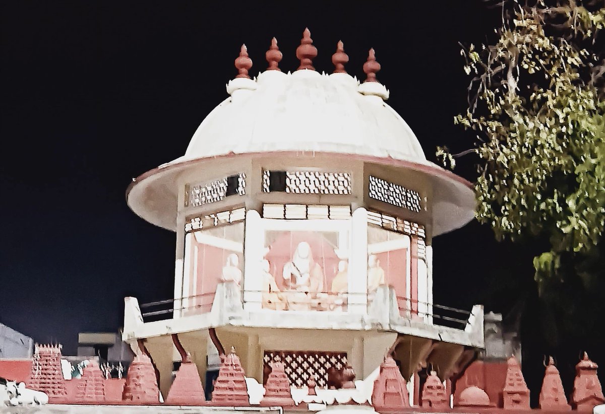 JumbuTweeple's tweet photo. #Rameswaram🪷
रामाय रामभद्राय रामचंद्राय वेधसे ।
रघुनाथाय नाथाय सीतायाः पतये नमः ॥
Meaning:
Salutations to Lord Rama, who is known as Ramabhadra and Ramachandra. He is the all-pervading lord of the Raghu dynasty, the supreme master, and the husband and protector of Sita.🙏 https://t.co/Jliu6TW9dQ