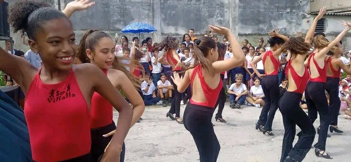 GobiernoDePlaya's tweet photo. ¡Estamos de fiesta! Mi municipio celebra con orgullo la 45ª edición de la Semana de la Cultura. Cuatro décadas y media de historia, tradición y arte que nos unen. ¡Acompáñanos a celebrar lo nuestro! 🎭✨
#SemanaDeLaCultura #45Edición #PlayaTeansforma https://t.co/Bvjk8tH002