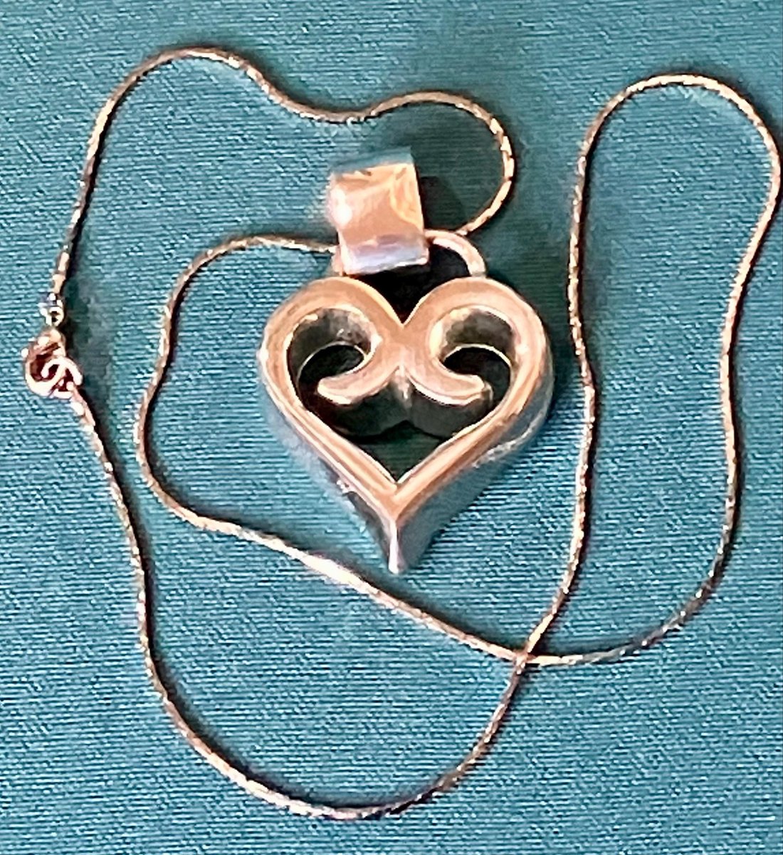 LittleBearconvo's tweet photo. Just added to the shoppy is this vintage Brighton pendant statement necklace. RETWEET my sweets! https://t.co/NfZUXhsk9r