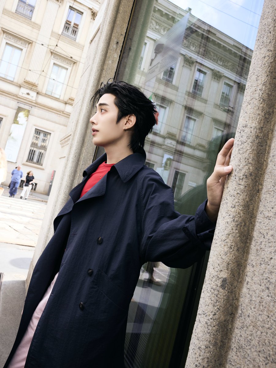 gangwayth's tweet photo. #GangwayNews เติ้ล มติมันท์ และ เฟิร์สวัน วรรณกร ปรากฏตัวในฐานะแขกคนสำคัญของแฟชั่นโชว์ Moschino ประจำฤดูกาลใบไม้ผลิ/ฤดูร้อน 2027 ณ Milan Fashion Week

ทั้งคู่มาในลุคจากรันเวย์ SS27 ของ Moschino โดยโชว์นี้ถือเป็นจุดเปลี่ยนสำคัญเพราะเป็นการเปิดตัวคอลเลกชันแรกอย่างเป็นทางการของ Loris Messina และ Simone Rizzo ในตำแหน่งผู้อำนวยการฝ่ายสร้างสรรค์ร่วมคนใหม่ของแบรนด์

TLE FIRSTONE AT MFW 2027

#MOSCHINOSS27xTLEFIRSTONE 
#TleFirstone #TLE_mtm #Firstone
#Moschino #MoschinoTH
#MoschinoSS27
#PATLuxuryGroup