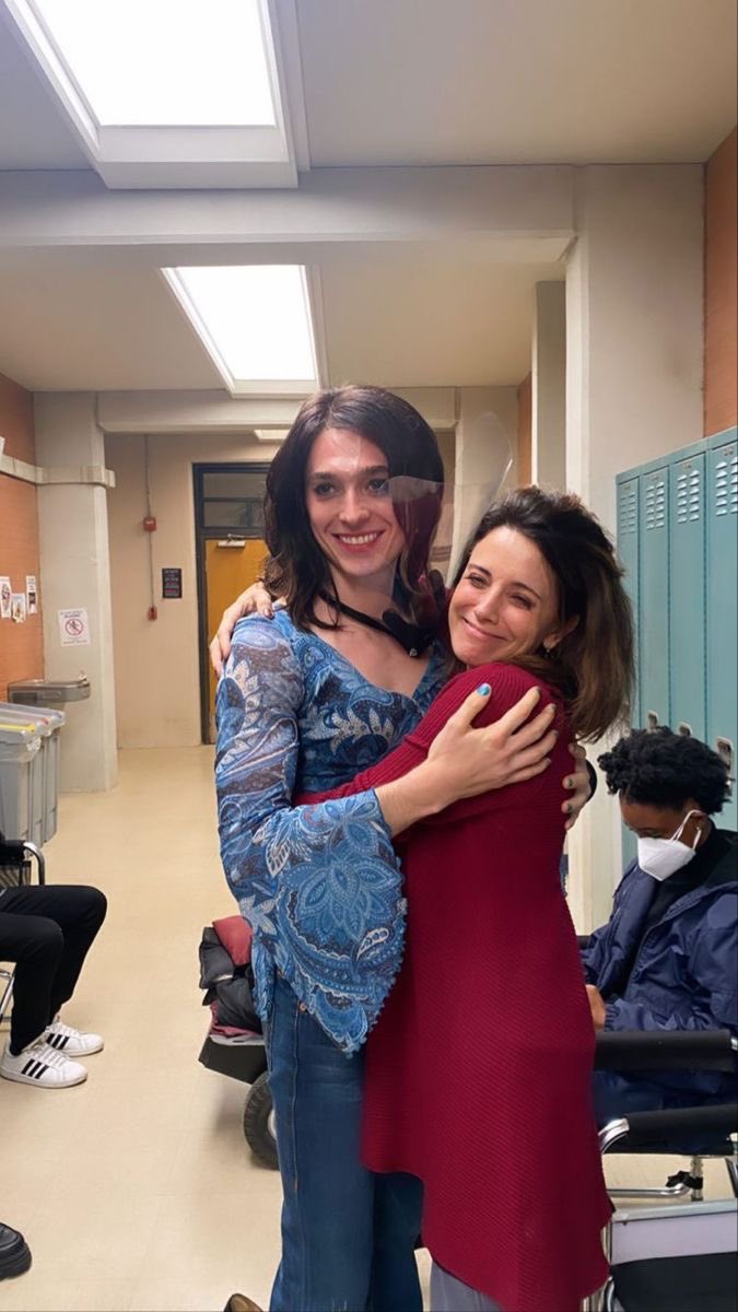 loveaustinabram's tweet photo. austin abrams on the set and behind the scenes of EUPHORIA (2019) https://t.co/DFkcrrzPR6