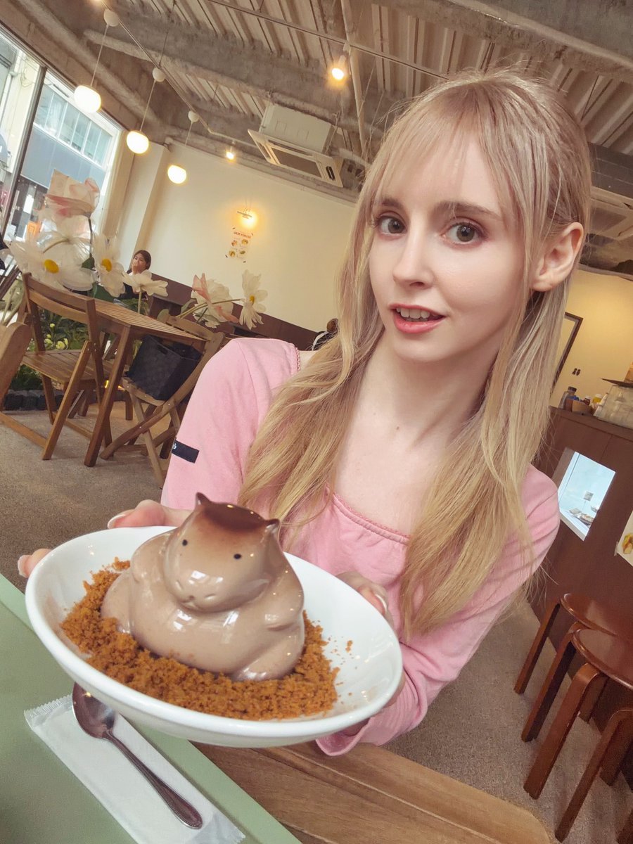 gemmalouisejpn's tweet photo. おはようございます🌧️

カピバラプリンがかわいすぎて、食べるのがもったいない…🍮 https://t.co/TX5MYbj5TC