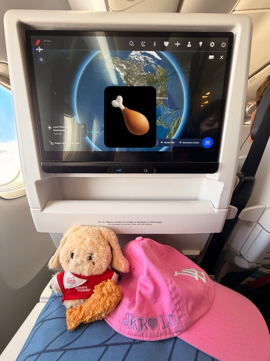 nutty23676275's tweet photo. น่องไก่ทอด ก็มานะ 555 
LA to Paris ก็แค่ปากซอย

Safe flight and see you in Paris

 #หลิงหลิงคอง
 #LinglingKwong 
#ออมกรณ์นภัส #OrmKornnaphat https://t.co/NOGX77ojku