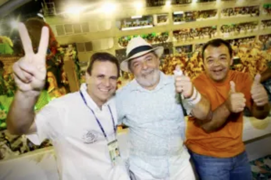 perini_eduardo's tweet photo. Eduardo Paes é Lula. Lula é Eduardo Paes.

Quem apresentou Eduardo Paes ao Lula foi o Sérgio Cabral.

Esses 3 são a personificação da Velha Política.

Além de elegermos Flávio Bolsonaro Presidente 2️⃣2️⃣ temos que eleger Douglas Ruas Governador 2️⃣2️⃣ https://t.co/vtyOMFtfhe
