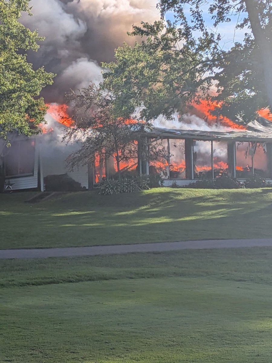 thatkryptokid's tweet photo. My local CC burnt, I think everyone is okay not to sure. Been around since 1905 https://t.co/kS1gHShcgN