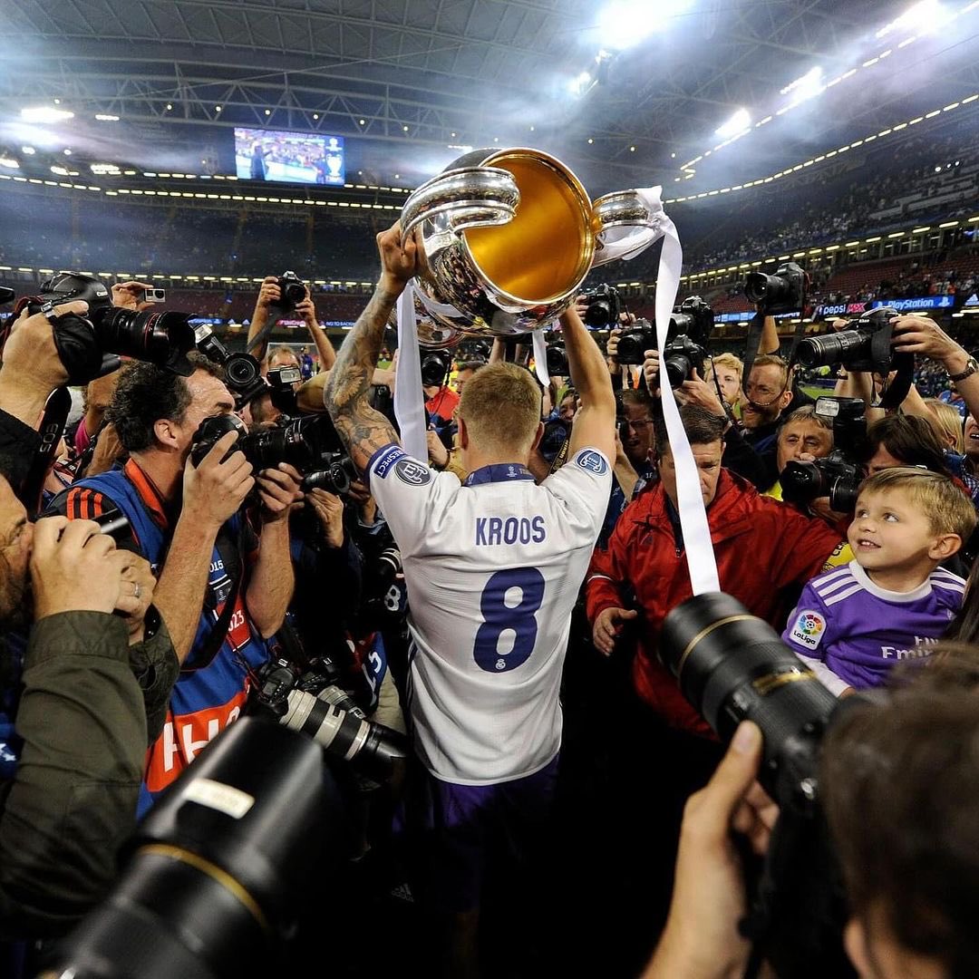 RM4Arab's tweet photo. هل مستوى ريال مدريد يدعو للقلق؟

🗣️ مانويل جابويس (كادينا سير): "منذ رحيل كروس ومودريتش، والفريق يفتقد إلى تدوير الكرة. خط الوسط لا يعمل." 🤷🏽‍♂️ https://t.co/DWiF4Ld9P2