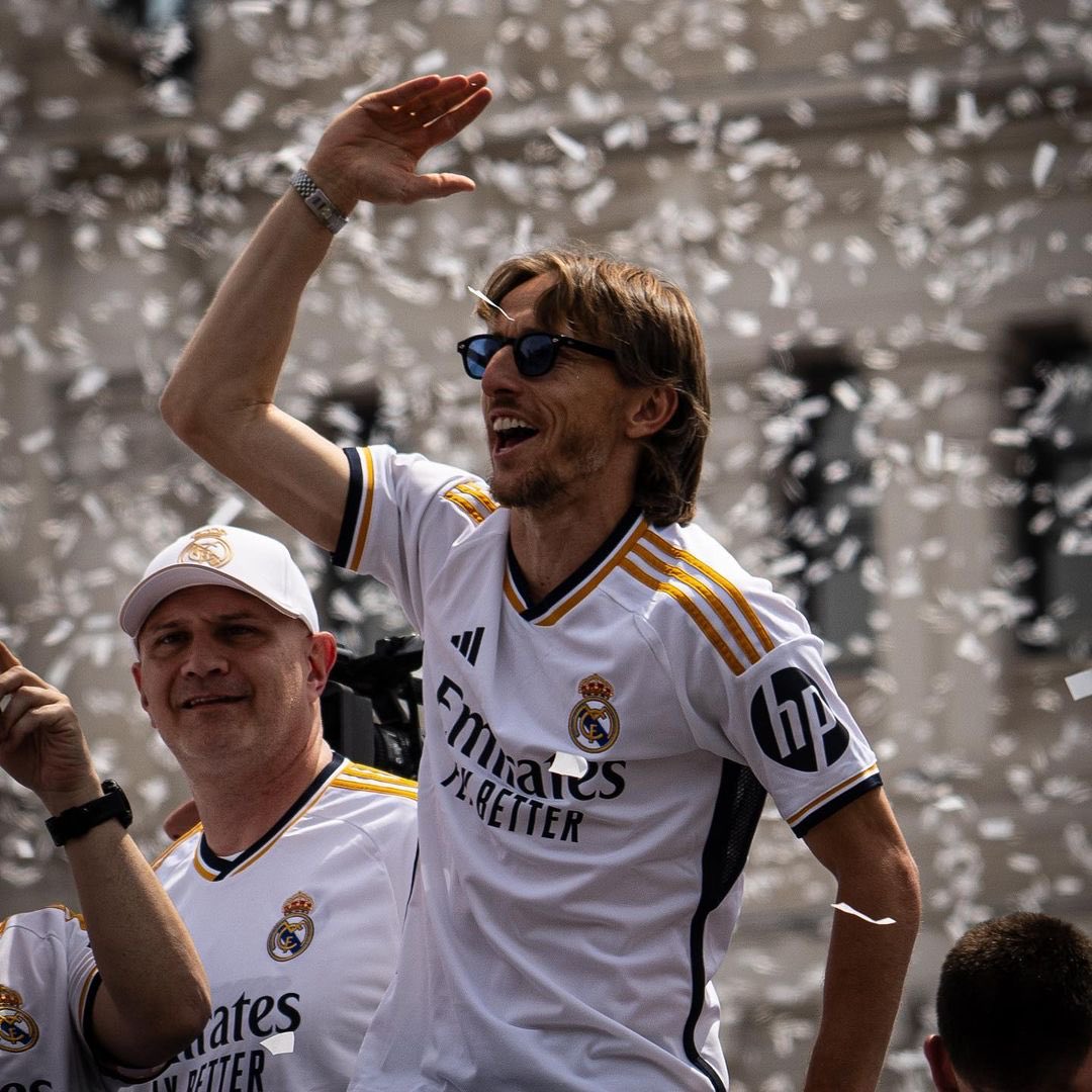 RM4Arab's tweet photo. هل مستوى ريال مدريد يدعو للقلق؟

🗣️ مانويل جابويس (كادينا سير): "منذ رحيل كروس ومودريتش، والفريق يفتقد إلى تدوير الكرة. خط الوسط لا يعمل." 🤷🏽‍♂️ https://t.co/DWiF4Ld9P2