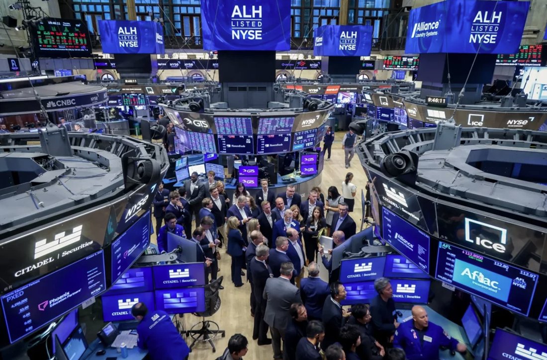 ComentarioUdeC's tweet photo. #Mundo
Wall Street acumula ganancias tras semana volátil centrada en los bonos y el petróleo
https://t.co/Ixen4ZZ6fT
#ElComentario #Economía #WallStreet #Volatilidad #Rendimiento #BonosDelTesoro #Petróleo #ConflictoEnMedioOriente https://t.co/Sw9x09YaWm