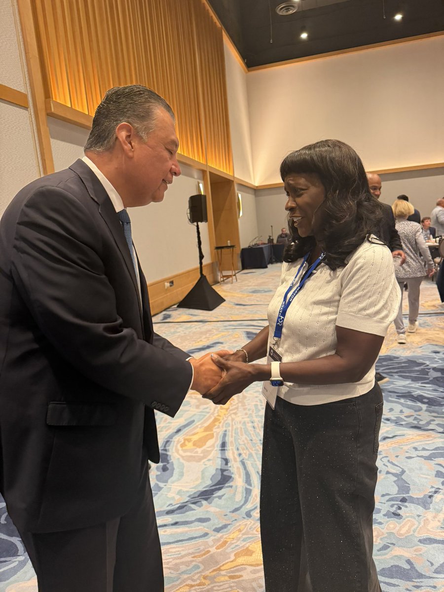 AcqieWarren's tweet photo. Partnerships deliver results! Today at our Mayors Meeting, we welcomed U.S. Senator Alex Padilla to discuss affordability and challenges facing our residents. We appreciate his partnership in securing federal resources for Fontana.
#MayorWarren #Fontana #Affordability https://t.co/AxFSqly64U