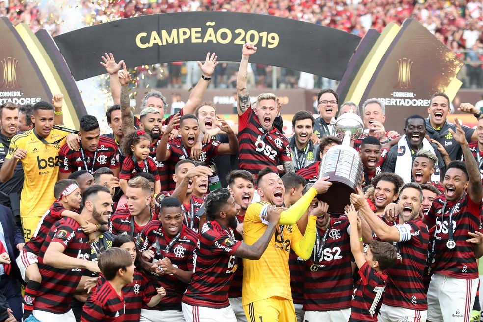 PodSetorNorte's tweet photo. "o fim das bets vai acabar com o Flamengo o que será da gente"

O Flamengo com seu último uniforme totalmente sem bets: https://t.co/frhfVNr3HN