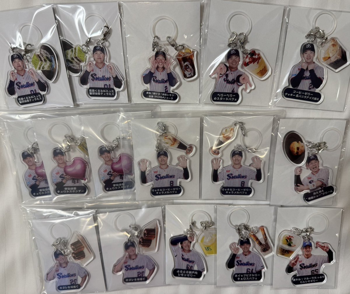 riiii_you's tweet photo. ヤクルト 神宮 選手 グルメチャーム キーホルダー スイーツ編 交換 探しております。

譲】00×2  2  4  8×2 20×4
21  47×3  60 63  64 65

求】7 . 3 or 3＆18 

友人代理含むためお返事お時間頂く場合があります。8 20 47 65は買取可。

#スワローズグッズ交換譲渡
#スワローズグッズ交換希望 https://t.co/aK6b33Di8M