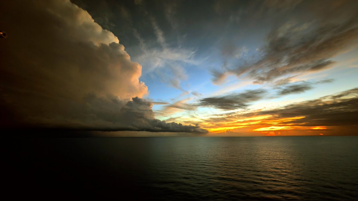 RechyWX's tweet photo. Beautiful sunset photo I took while on a cruise this week https://t.co/mH6M5VrgEG