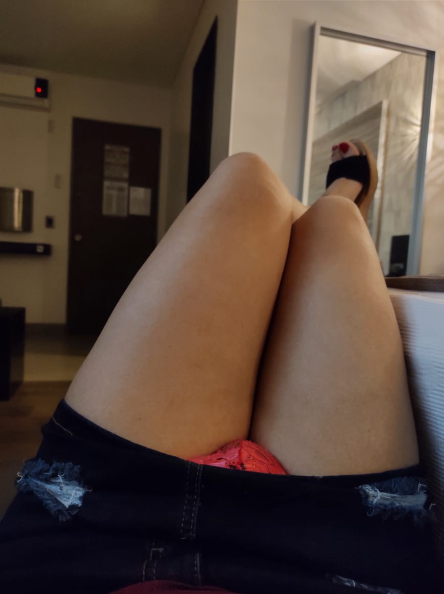 alexsissy87's tweet photo. En el motel, recien usada como la puta #travesti que soy. Disfrutando mi lugar como #sissy.
#sissywhore #crossdresser https://t.co/3CNRh4N9GJ