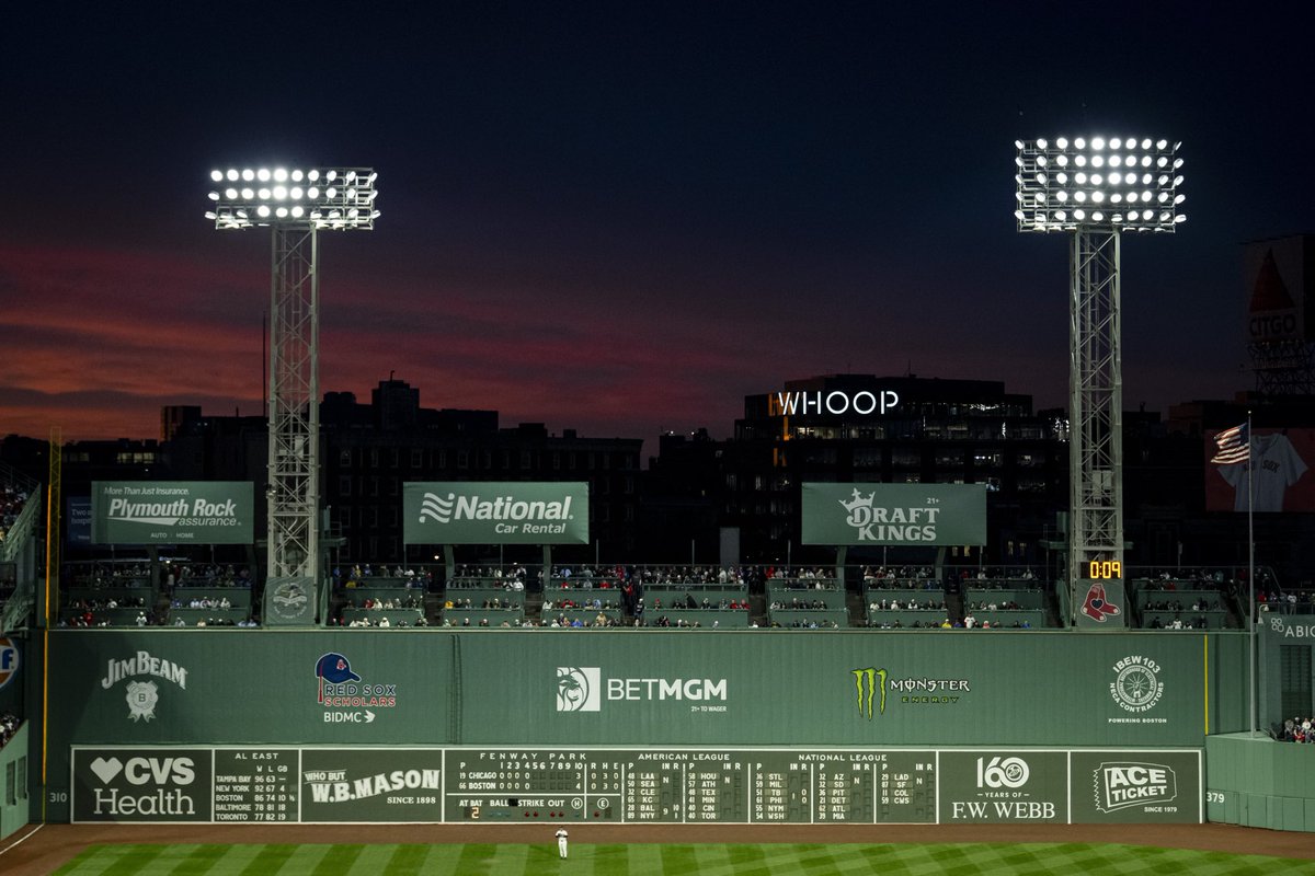 RedSoxBeisbol's tweet photo. Nuestro legendario y lindo Fenway Park https://t.co/5doJTyQ7DL