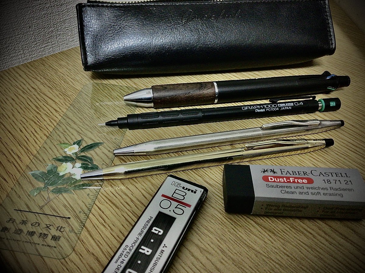 Sab_aka158's tweet photo. #筆箱の中身採点します

FFじゃなくてもOK
基本50点以上で採点します

誰でもいいから画像見せてくれ...！ https://t.co/rpkexxR2si