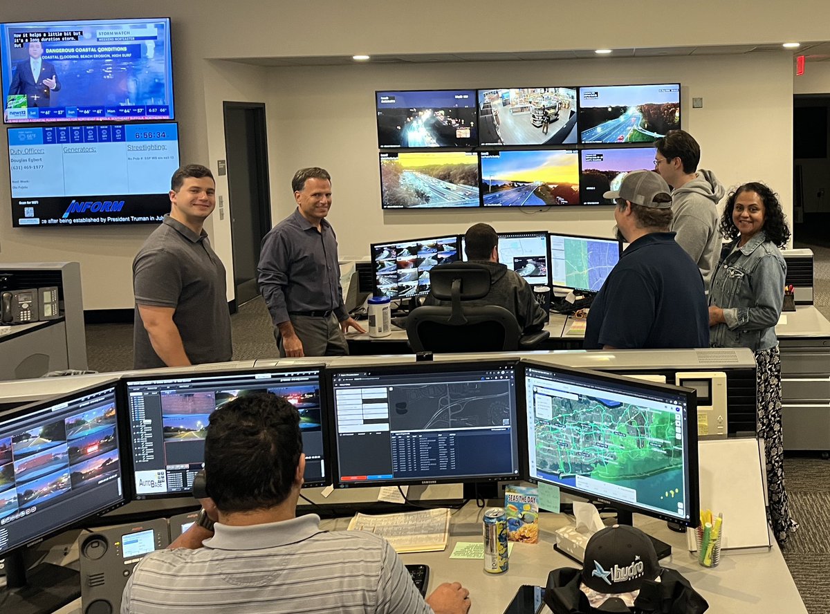 nysdotli's tweet photo. It’s going to be a long nor’easter weekend! We have staff working 24/7 keeping an eye on the state roads across Long Island. https://t.co/mKW5vNiFJc