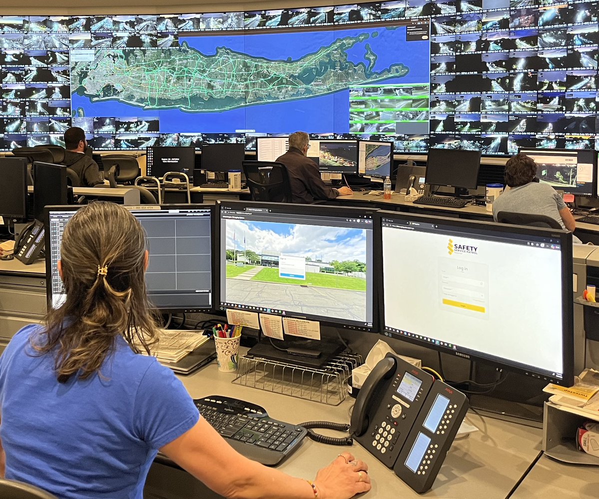nysdotli's tweet photo. It’s going to be a long nor’easter weekend! We have staff working 24/7 keeping an eye on the state roads across Long Island. https://t.co/mKW5vNiFJc
