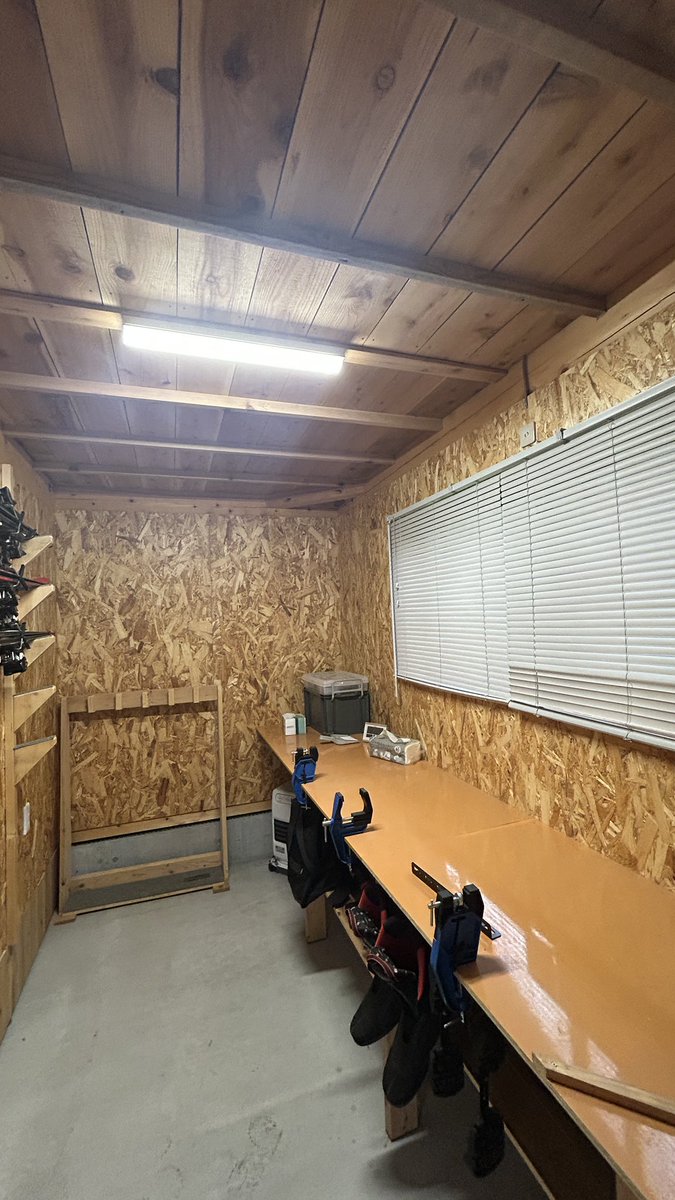 SmTallDAY_0419's tweet photo. スキーのワックス部屋にようやく照明がついた。 https://t.co/fBRVq19r3M