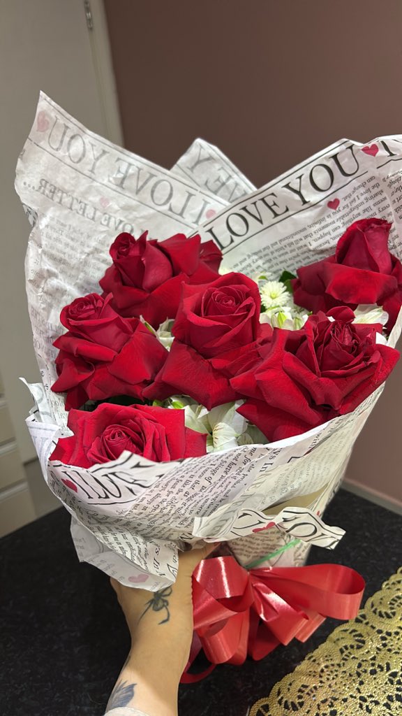 maryyfaria's tweet photo. O garoto perguntou meu endereço e me mandou flores.

Estou apaixonada. https://t.co/AD3bHGTdfU