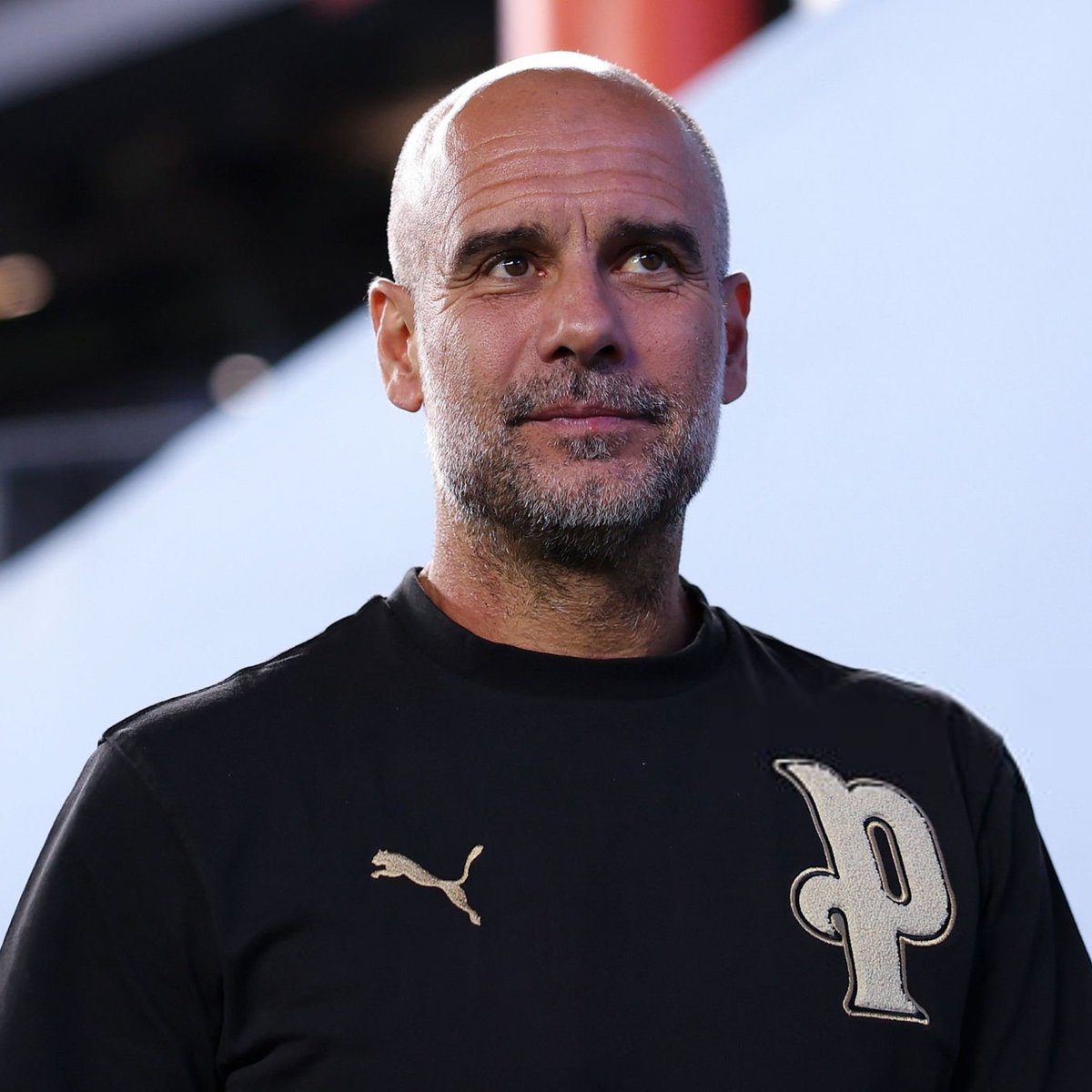 TouchlineX's tweet photo. 🚨 𝗡𝗘𝗪: Pep Guardiola has not been kept in the loop about any decisions Manchester City would make regarding the potential sanctions.

If the club can't find a solution, many Premier League titles Pep won with City would be removed from the record. https://t.co/AtbbA0nKqB