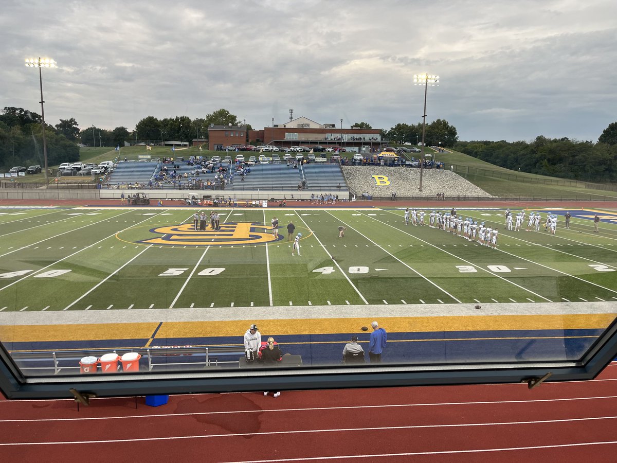 pikespeaktiger's tweet photo. Borgia hosts Tolton tonight at 7 on the Klpw Sports Stream- live pregame airing now! https://t.co/4oicZDCJuA
