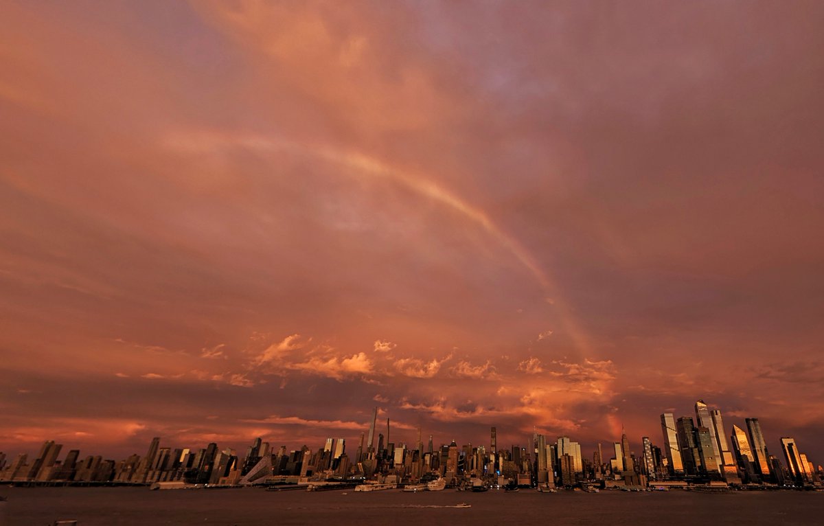 GaryHershorn's tweet photo. Crazy light across Manhattan with a rainbow as the sun set ahead of an approaching nor'easter storm in New York City, Friday evening #newyorkcity #nyc #newyork #sunset #noreaster #rainbow https://t.co/H0ay4CFTc8