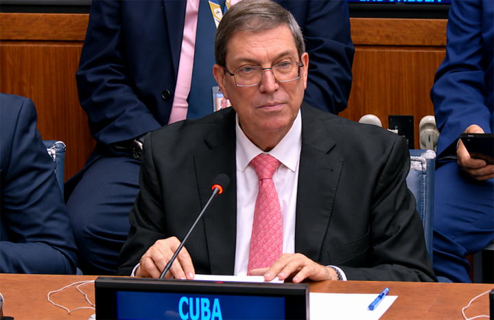 MEP_CUBA's tweet photo. El Canciller cubano, Bruno Rodríguez, en la ONU abordó  problemas del Cambio Climático al respecto enfatizó: Los países industrializados son los principales responsables del cambio climático y debían pagar la deuda climática.
#Cuba #ONU #MedioAmbiente https://t.co/IMMRJVea5q