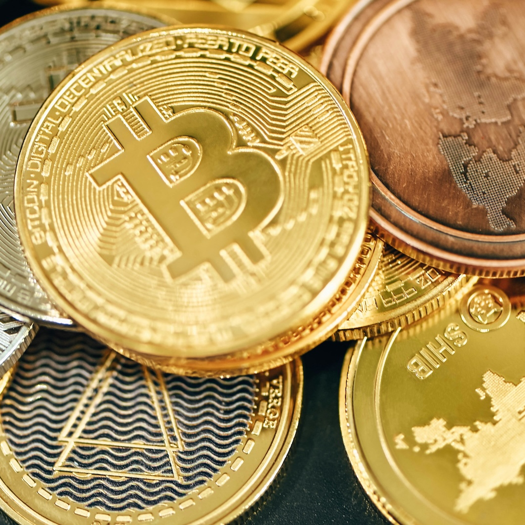CoinMarketCap's tweet photo. LATEST: 📊 Digital assets represent less than 1% of family office portfolios, despite 46% saying they face no significant barriers to investing in crypto, per Citi Wealth's 2026 Family Office Report. https://t.co/mfO6Aj3DJp