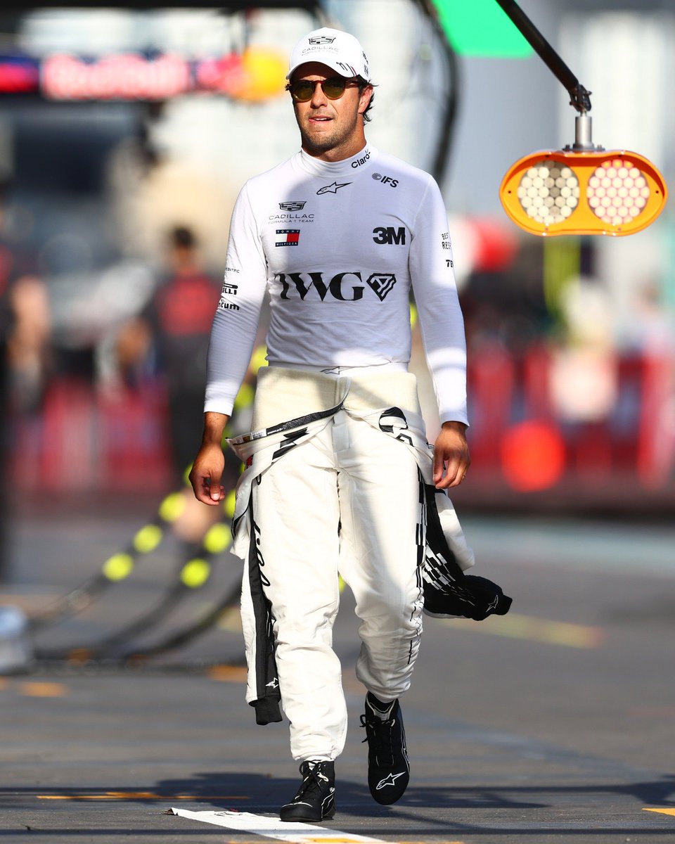 Checo_kingdom's tweet photo. Khalil compartiendo en sus historias como Checo aún teniendo un midfield car esta teniendo increíbles tiempos de vuelta en Baku. https://t.co/ygT1C7etXM