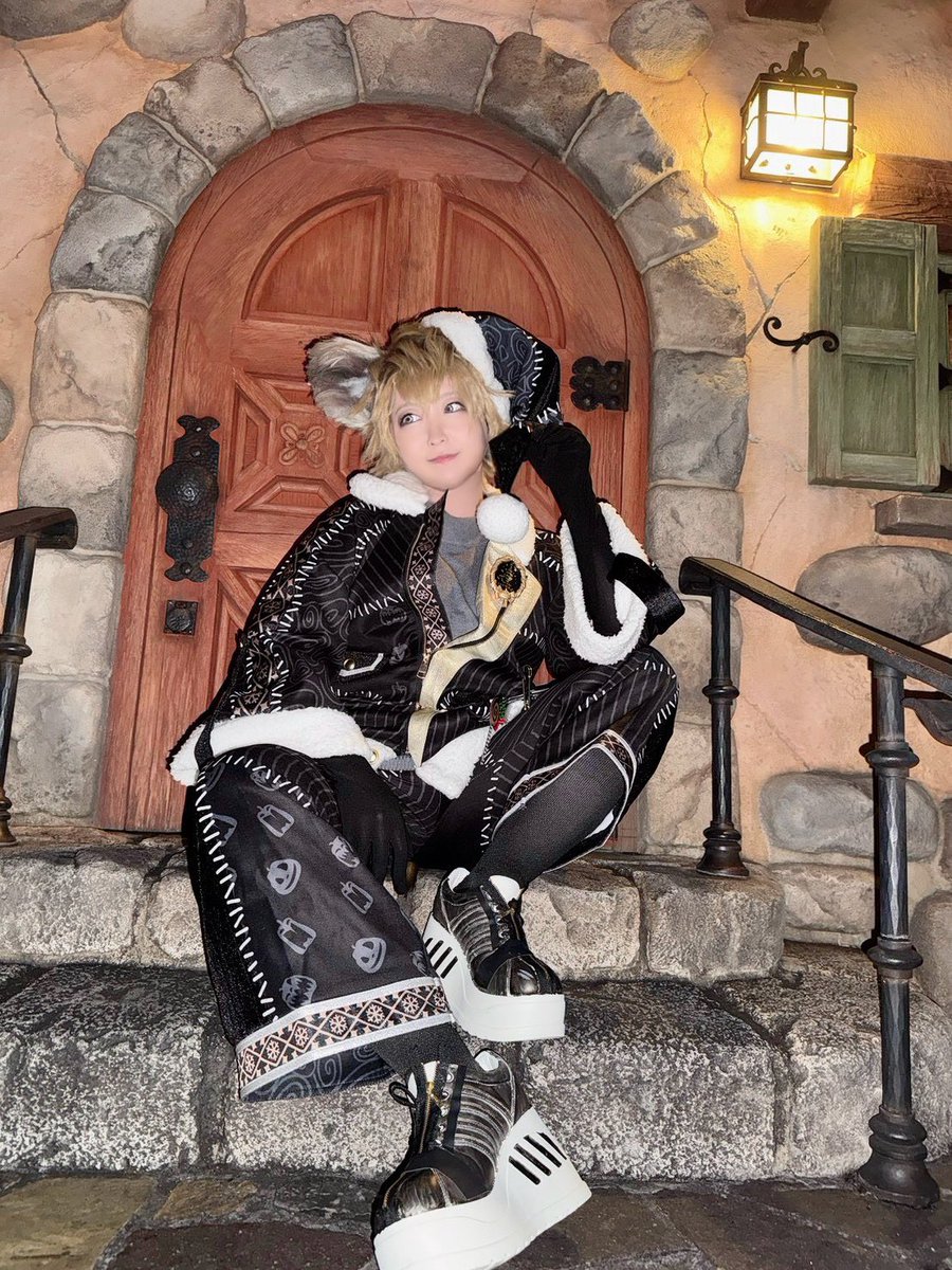 mugihwl's tweet photo. レオナさんと一緒にランドではじクリのラギー仮装してました🍩
#Dハロ仮装2026
#Dハロツイステ https://t.co/0mqRM8VloG