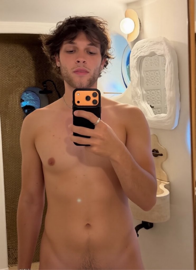 chrisscock's tweet photo. idk… i felt kinda hot and just wanted to share 😩
#chrissturniolo #sturncest #nudes #tease #sex #bwc #horny #nsfw https://t.co/QGdvLEeH0C