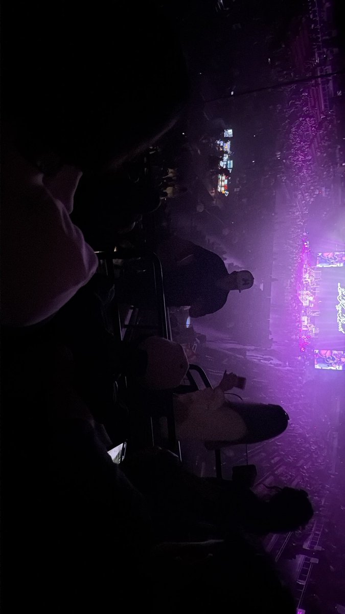 NotRyanFox's tweet photo. Came to see Mark The Shark, @clubtrillion, and Ella Langley showed up https://t.co/5Uae57ZzJw