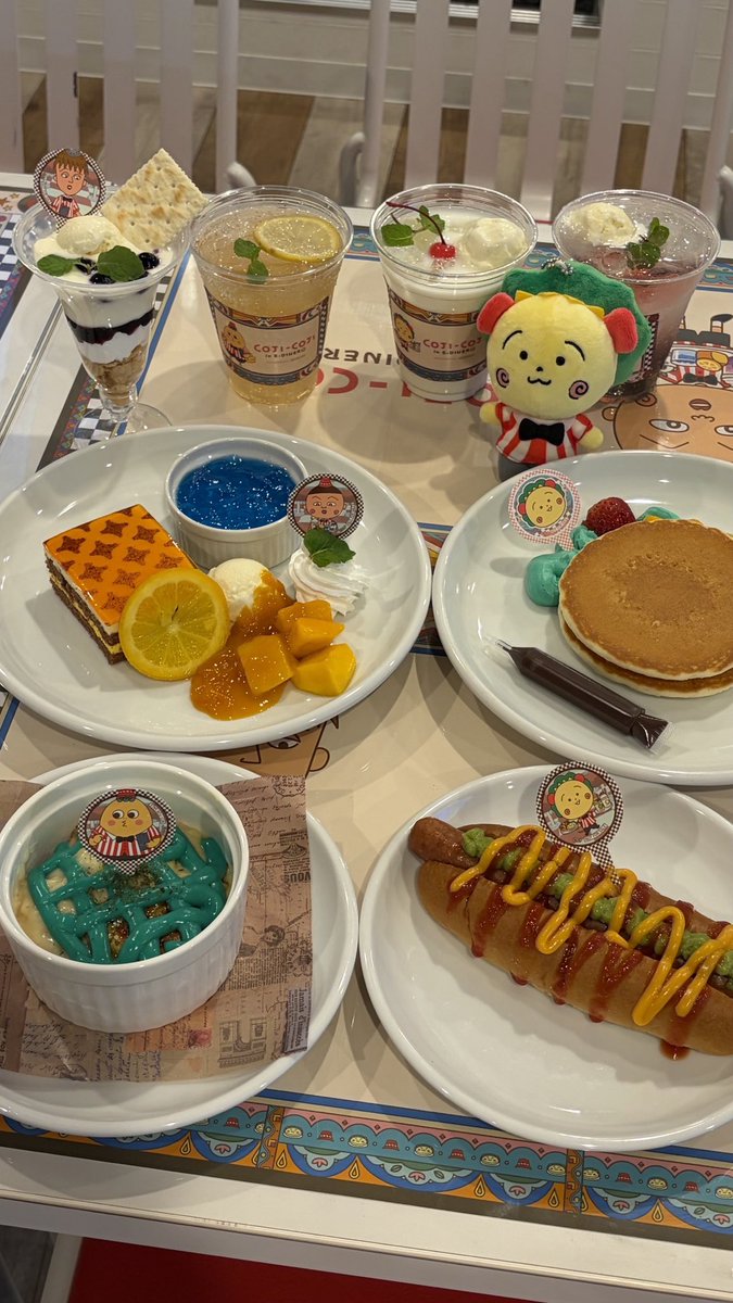 cojicoji_tweet's tweet photo. 📢【本日9/26（土）スタート！】コジコジ in E-DINER　コラボカフェ開催✨

アメリカンダイナーがテーマの新規イラストが登場💕
ここでしか食べられないオリジナルメニューや、オリジナルグッズを先行販売♫
さらに！大阪HEP FIVEの『イーアニ－EDITH ANIME SHOP－』でもグッズを販売‼
ぜひチェックしてみてね🎵

🔔期間：2026年9月26日(土)～2026年10月18日(日)
🔔会場：E-DINER池袋、イーアニ－EDITH ANIME SHOP－(大阪)
※大阪ではフードの提供はございません。
※店舗へのご入場は、物販・イートイン席ともにフリー入場です。
※混雑時は整理券の配布を予定しております。予めご了承ください。
※整理券の配布状況はE-DINER公式X（@E_DINERofficial ）をご確認ください。

▼詳細はこちら
https://t.co/ehnI6KlA4r

#コジコジ
@EDITH_official_