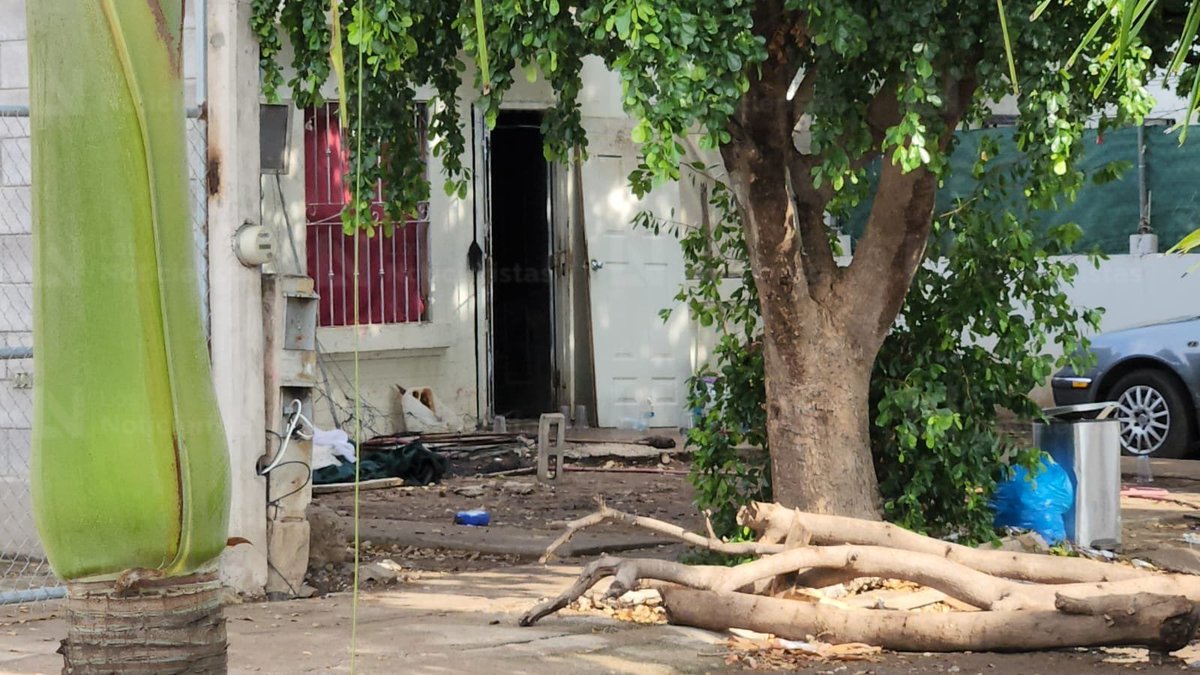 azucenau's tweet photo. 🚨Triple homicidio en Culiacán

Tres hombres fueron asesinados a balazos al interior de una vivienda ubicada en el sector Capistrano, en Culiacán, Sinaloa.

El ataque se registró sobre la avenida Misión Balleza, entre las calles Misión Mulegé y Misión Viñadaco. Autoridades se movilizaron al lugar para iniciar las investigaciones.

📸@noticieristas