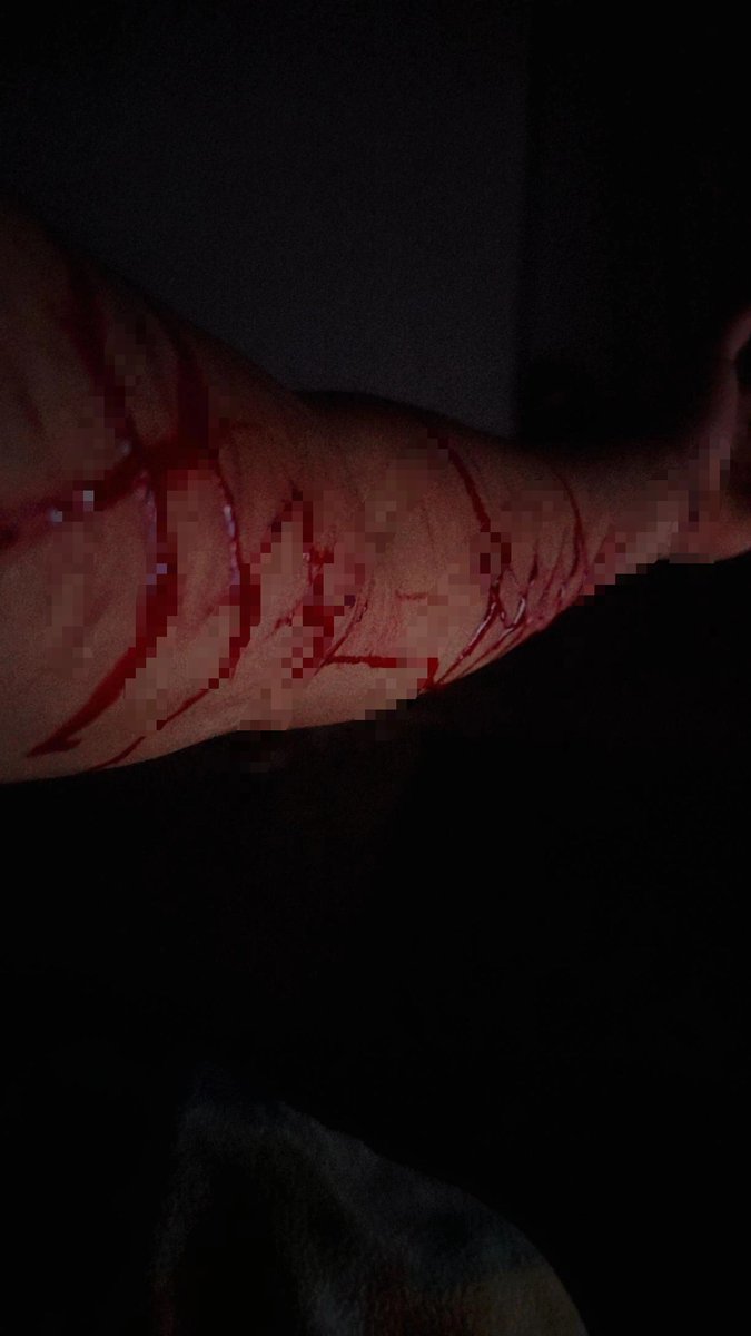 THEPELUDITO13's tweet photo. Que hermoso día fue ese.

Fake no real Make-up HALLOWEEN https://t.co/aRLjt45SAl