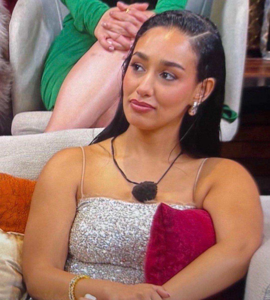 Nbbyyix's tweet photo. Imagine this bitch talking shit about Saudi girls, forgetting that she’s ugly as hell https://t.co/tyvNsQzHFO