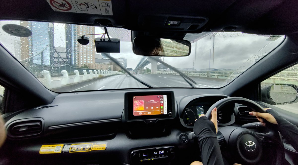 atsushikoy's tweet photo. 雨でも娘の運転練習お付き合い☔
ツーリズムexpoに行く人の行列 https://t.co/M8tsNNN28c