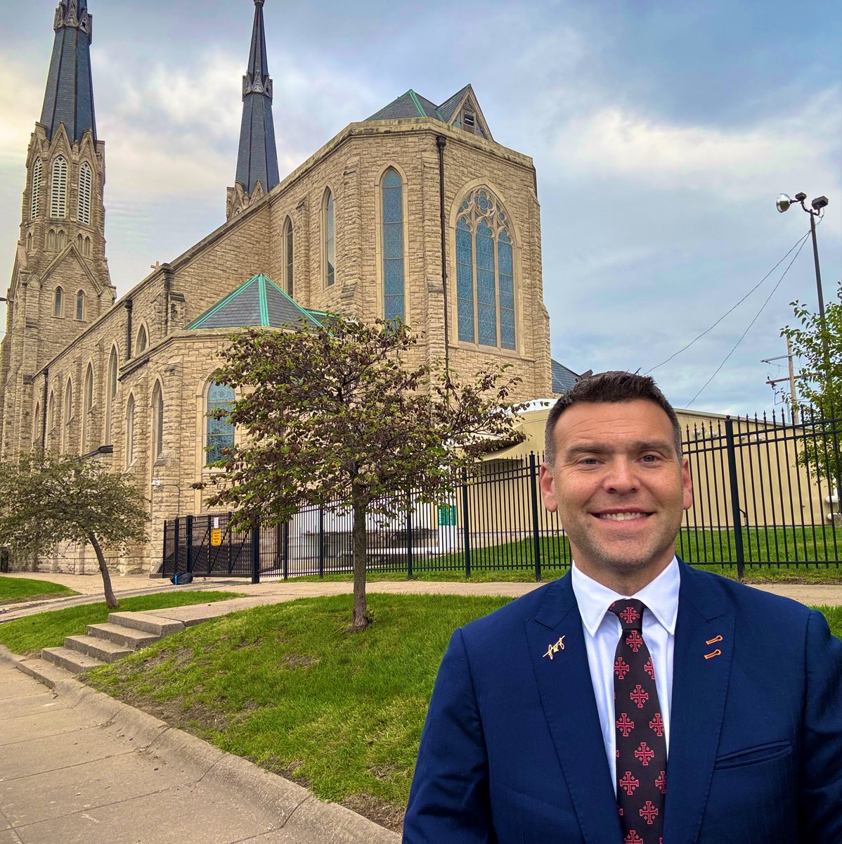 JackPosobiec's tweet photo. Incredible to be here in St Mary’s in Peoria, IL - which houses the Tomb of Fulton Sheen  

It is where Fulton Sheen served as an altar boy and was ordained a priest in 1919 https://t.co/eDWbAfyYsA