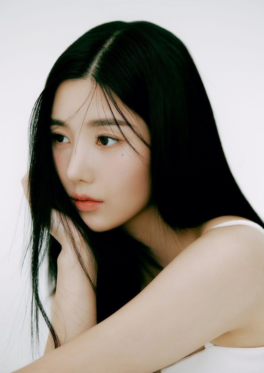 TOP100KPOP's tweet photo. Happy 31st birthday to EUNBI! 🥳🎉 https://t.co/nbTFFjrxgF