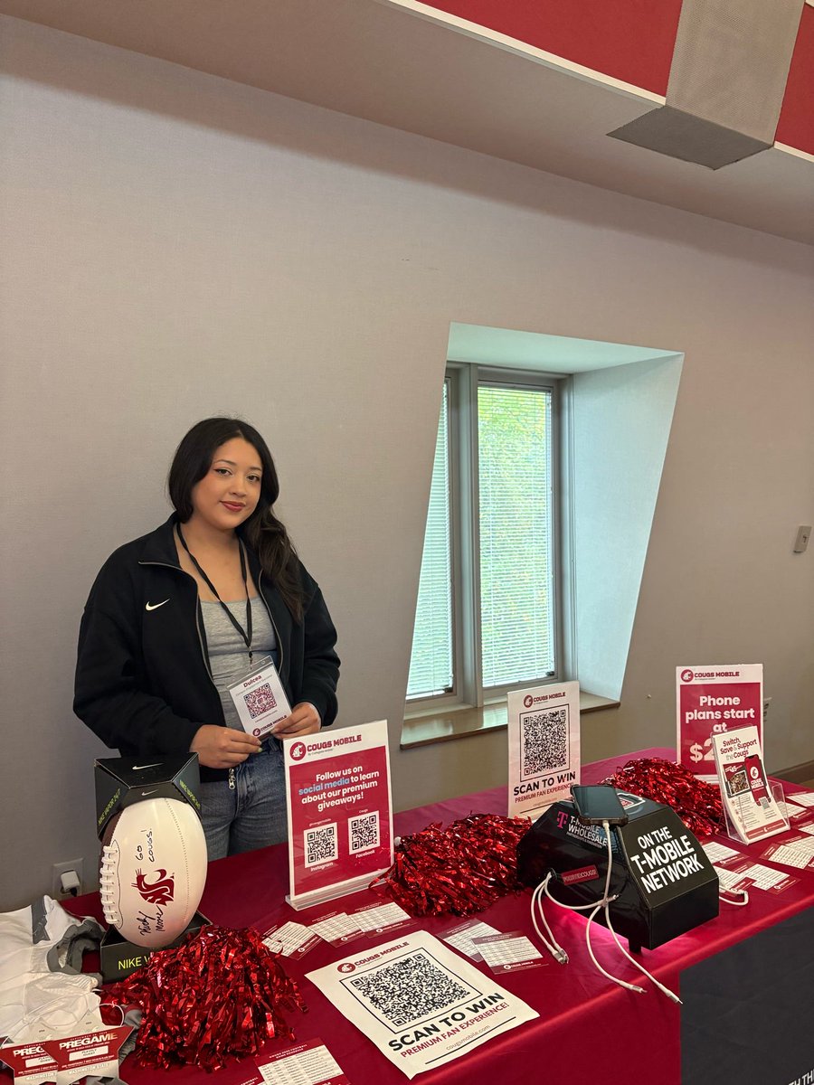 CougsMobile's tweet photo. Happy hour @CougCollective 
GO COUGS🐾♥️ https://t.co/pnMGGKUzJE
