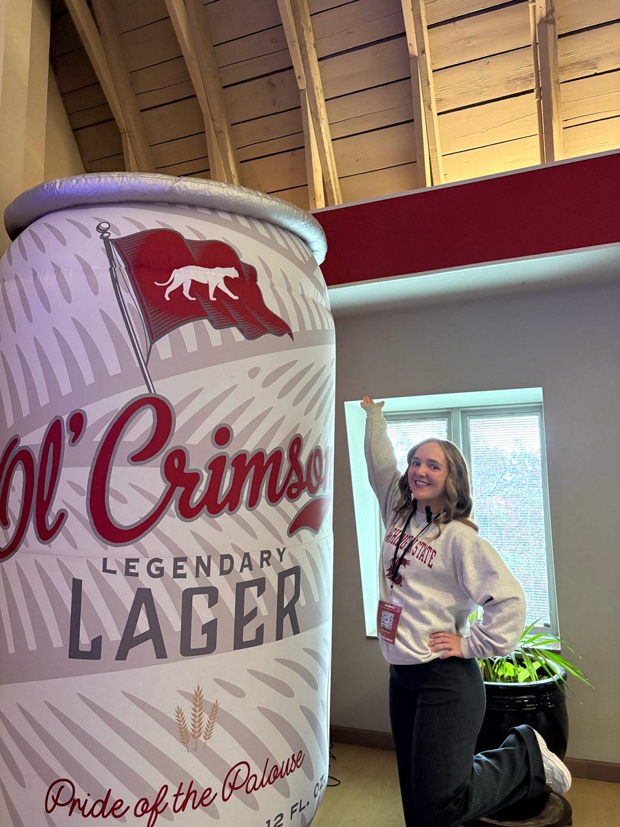 CougsMobile's tweet photo. Happy hour @CougCollective 
GO COUGS🐾♥️ https://t.co/pnMGGKUzJE