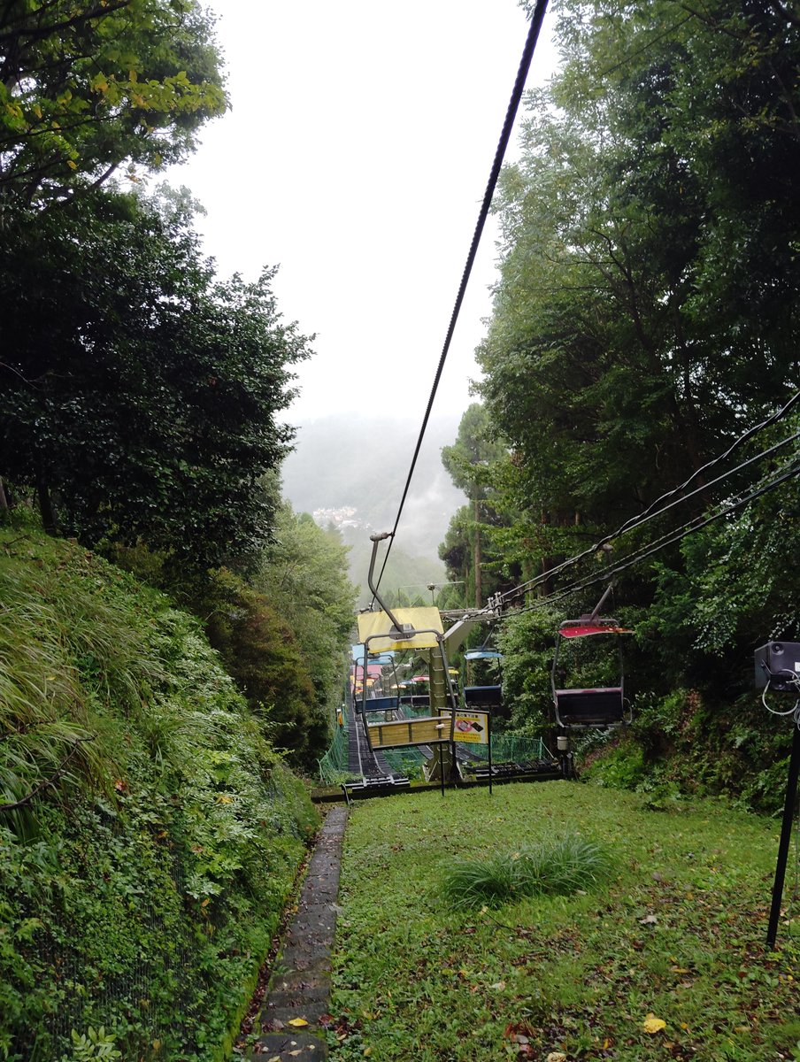 Takao_Tozan's tweet photo. おはようございます。
午前９時００分現在、高尾山麓、ケーブルカー清滝駅、高尾山駅の天気は「雨」、気温は「20度」です。 
ケーブルカー、リフトともに通常通り運行しています。
#高尾山 #ケーブルカー #リフト https://t.co/zJajJslT4r